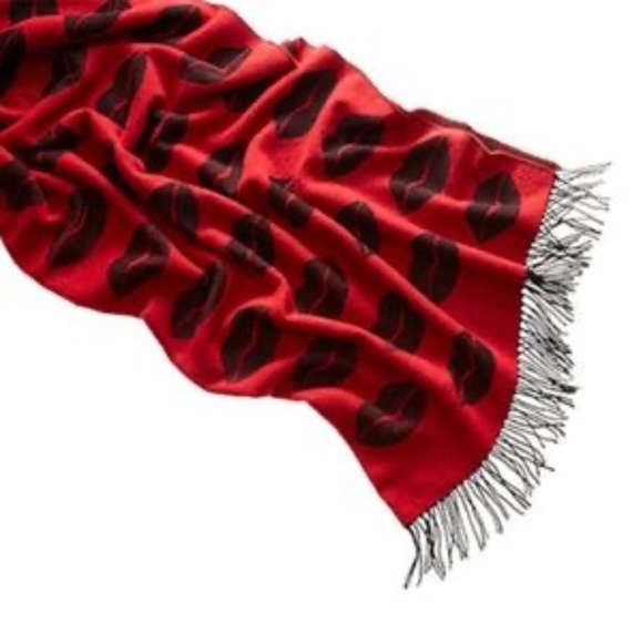 Victoria's Secret,  fringe red lips reversible throw blanket or wrap - Picture 3 of 8